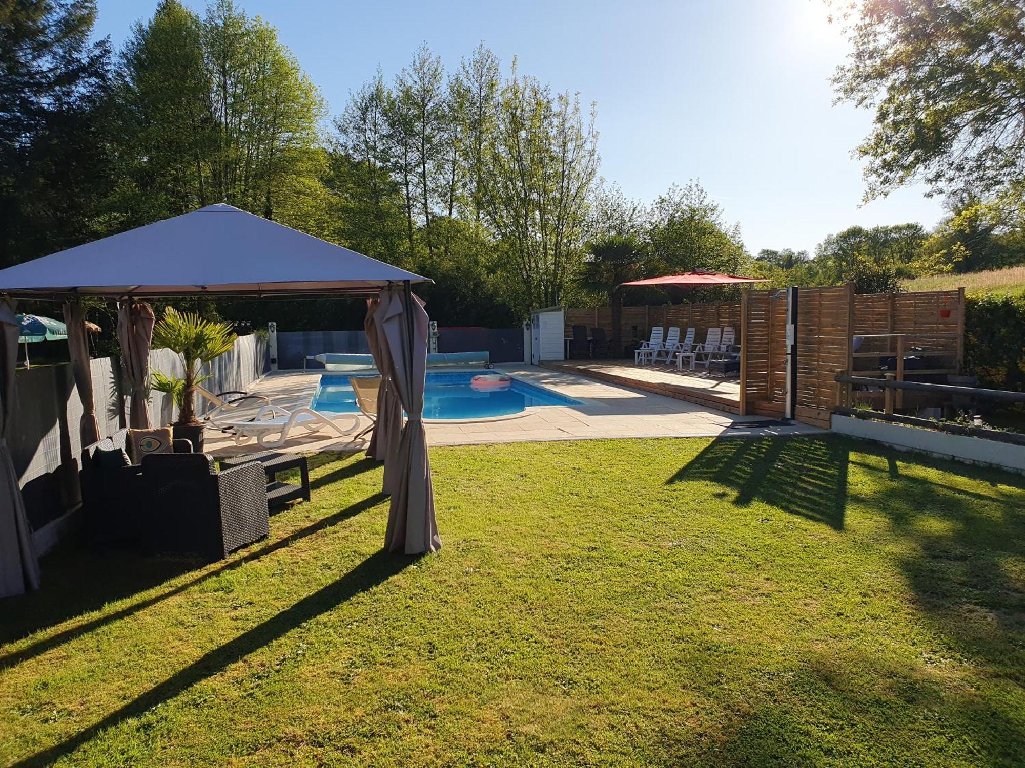 Luxury Safari Tents At Moulin Du Pommier Glamping & Camping Saulgond Exterior foto